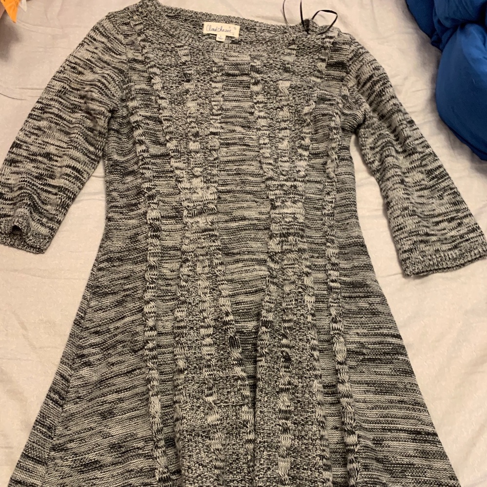 Knit grey and white long sleeve dress